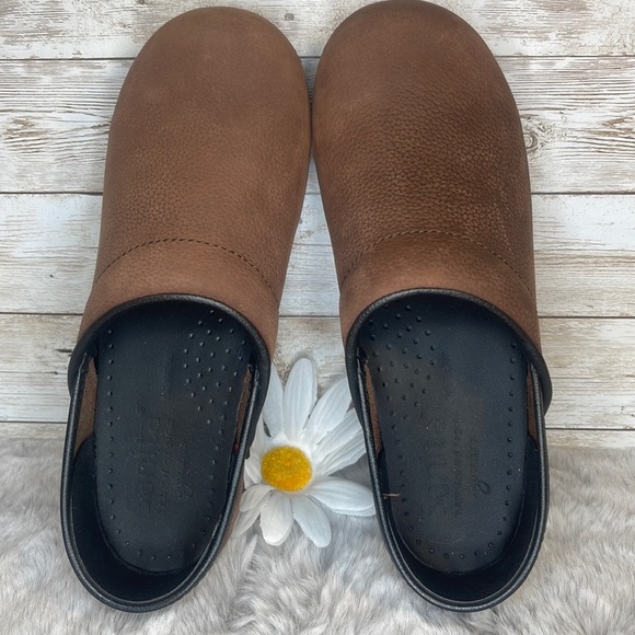 Sanita Clog, Antique Brown, Pro Textured Oil Women’s Clog - Picture 2 of 9